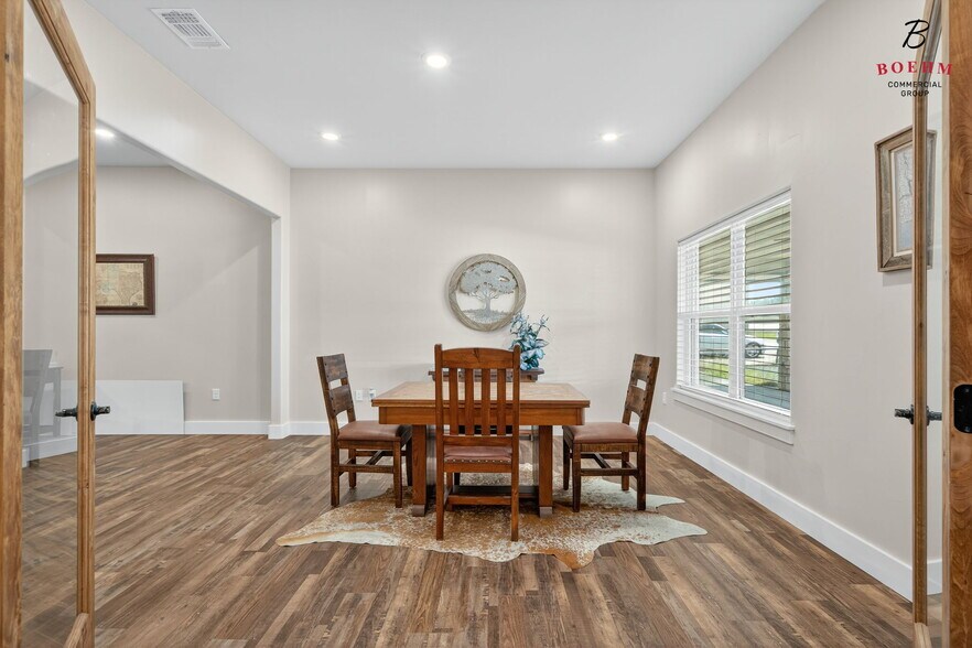 More Photos Of 32840 IH-10 W, Boerne Office For Lease