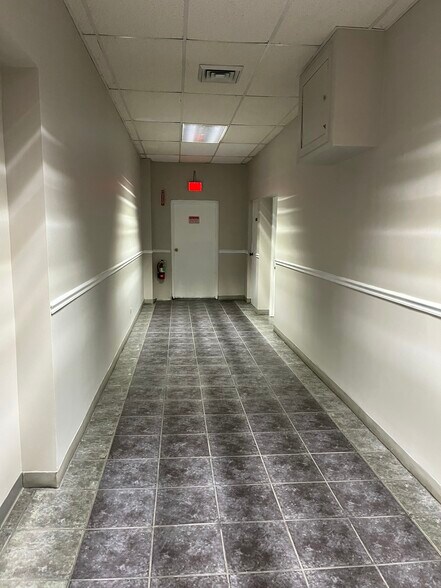 More Photos Of 3605 Woodhead Dr, Northbrook Office For Sale