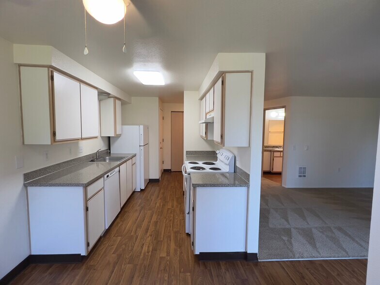 More Photos Of 937 SE Sheridan Rd, Sheridan Apartments For Sale