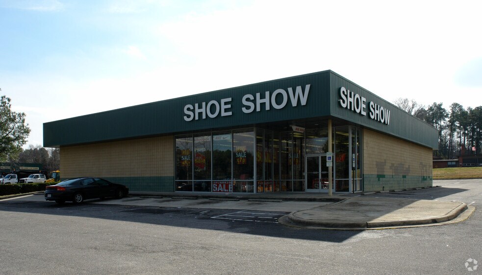 More Photos Of 1100 N Raleigh Blvd, Raleigh Unknown For Lease