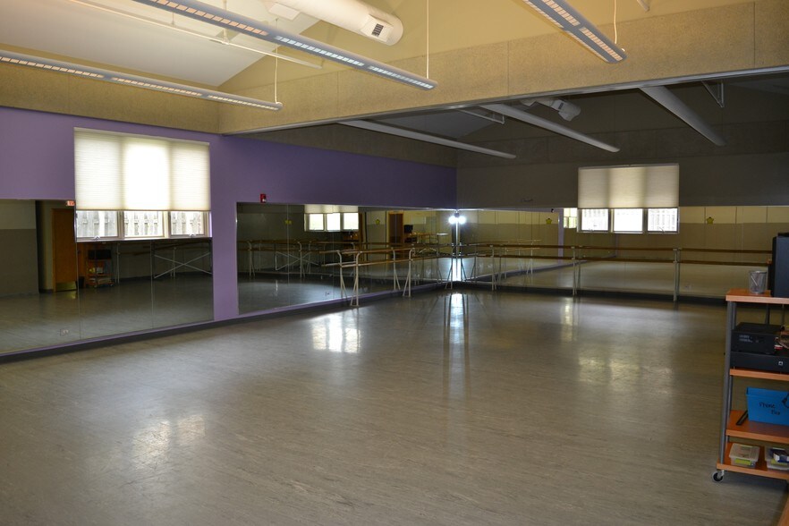 More Photos Of 301 W Railroad Ave, Bartlett General Retail For Sale