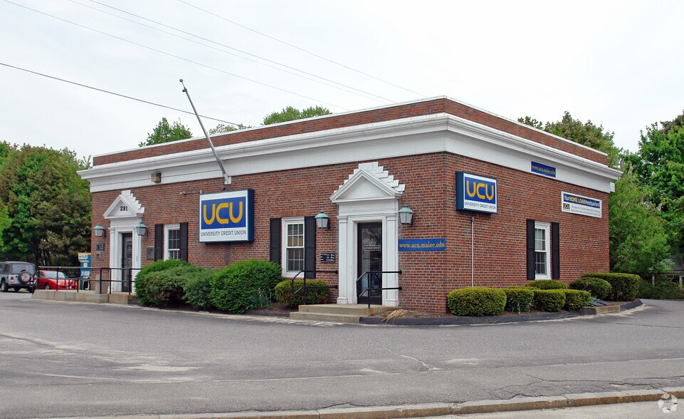 More Photos Of 391 Forest Ave, Portland Bank For Lease