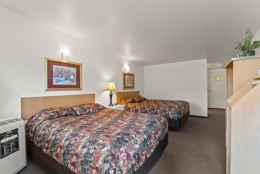 More Photos Of 8612 Washington 31 Hwy, Metaline Hotel For Sale