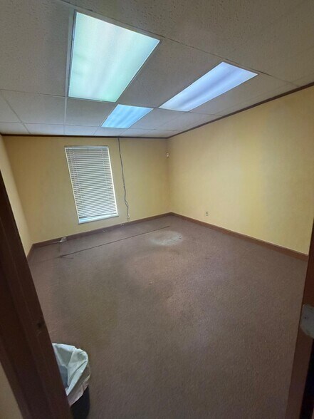 More Photos Of 11911-11913 Warfield St, San Antonio Warehouse For Sale