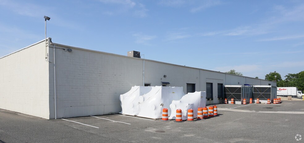 More Photos Of 92 Central Ave, Farmingdale Warehouse For Lease