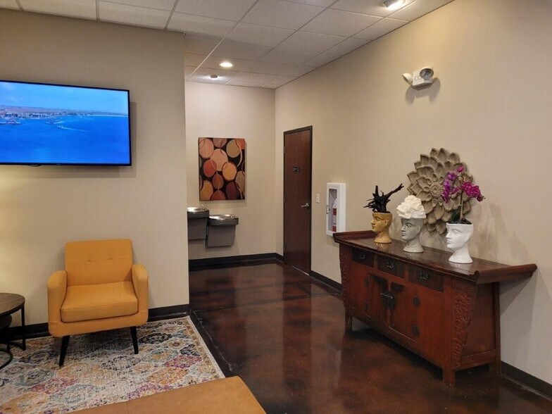 More Photos Of 301 SW 16th St, Bentonville Medical For Sale