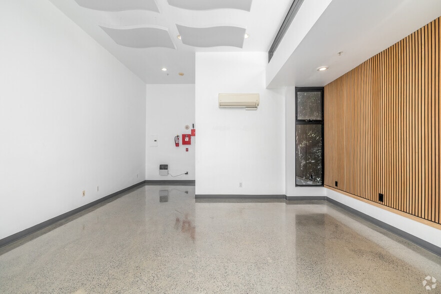More Photos Of 627 Aviation Way, Manhattan Beach Loft Creative Space For Sale