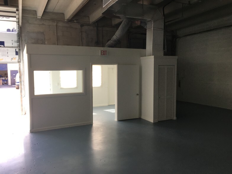 More Photos Of 9807-9808 NW 80th Ave, Hialeah Warehouse For Lease