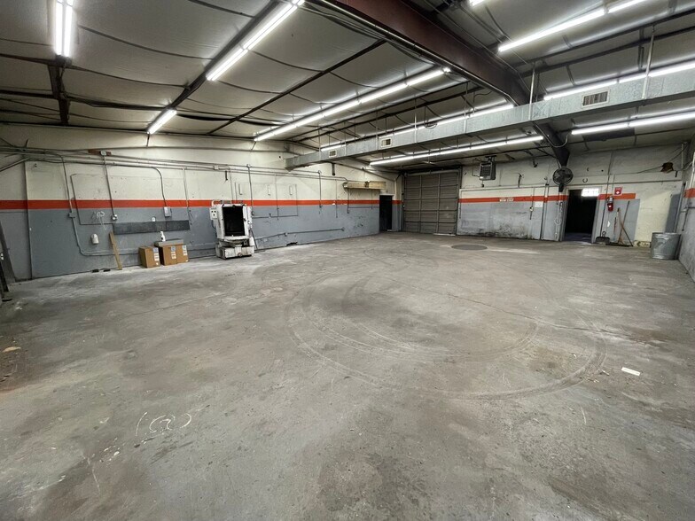 More Photos Of 8621 Fairview Rd, Charlotte Unknown For Lease