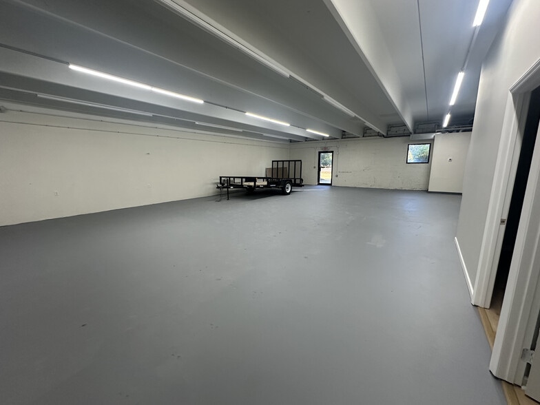 More Photos Of 325 New Neely Ferry Rd, Mauldin Warehouse For Lease