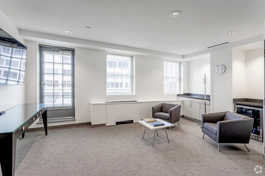 More Photos Of 1350 Connecticut Ave NW, Washington Office For Lease