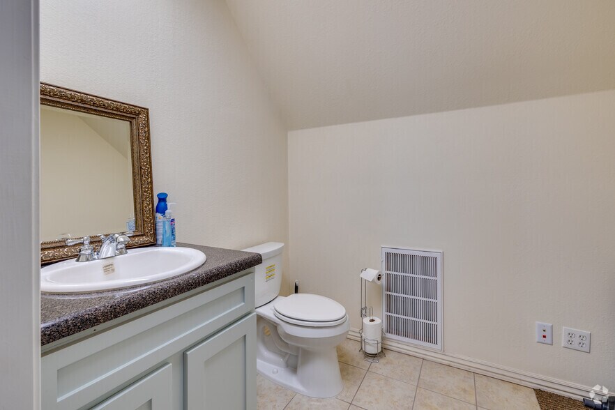 More Photos Of 8813 N 145th East Ave, Owasso Office Residential For Sale