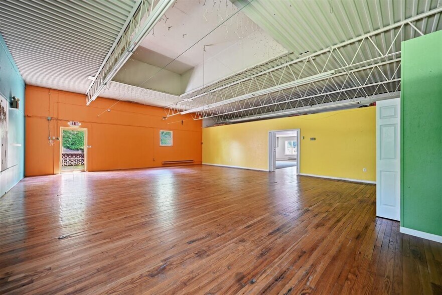 More Photos Of 90 N Franklin St, Pen Argyl Office Residential For Sale