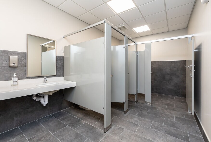 More Photos Of 4303-4399 S Columbia Rd, Grand Forks Medical For Sale