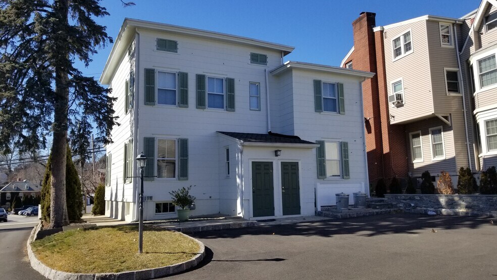 More Photos Of 37 Arch St, Greenwich Office For Lease