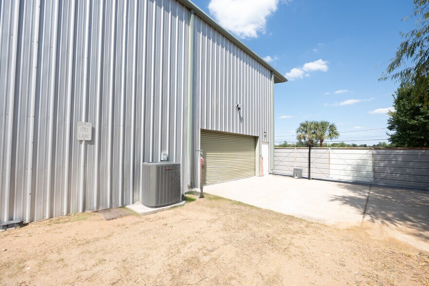 More Photos Of 12633 Shiloh Church Rd, Houston Warehouse For Sale