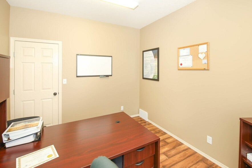 More Photos Of 5209 49A Ave, Bentley Office For Sale