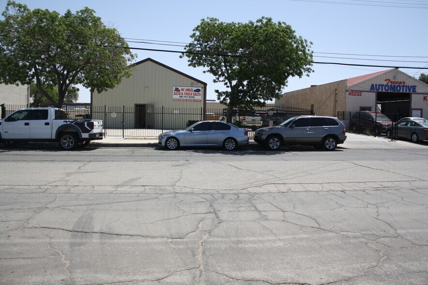 More Photos Of 45240 N Trevor Ave, Lancaster Auto Repair For Sale