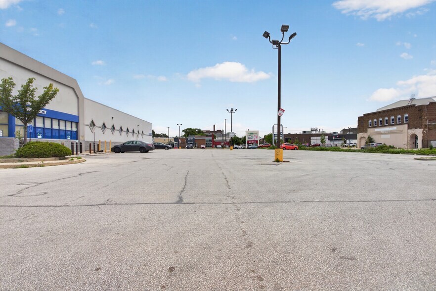 More Photos Of 5627-5699 Chestnut St, Philadelphia Drugstore For Lease