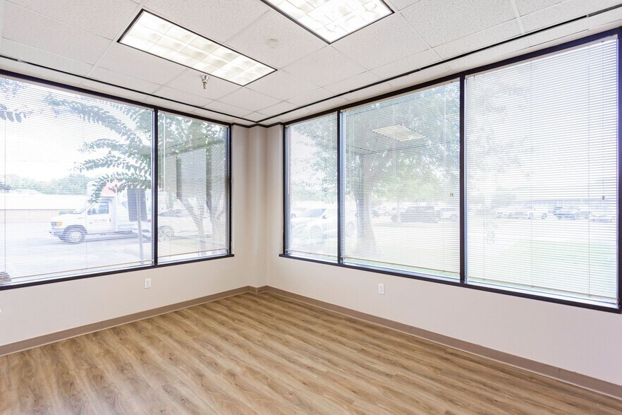 More Photos Of 14905 Southwest Fwy, Sugar Land Office For Lease