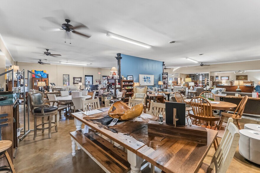 More Photos Of 2994 Hickory Blvd, Hudson Freestanding For Sale