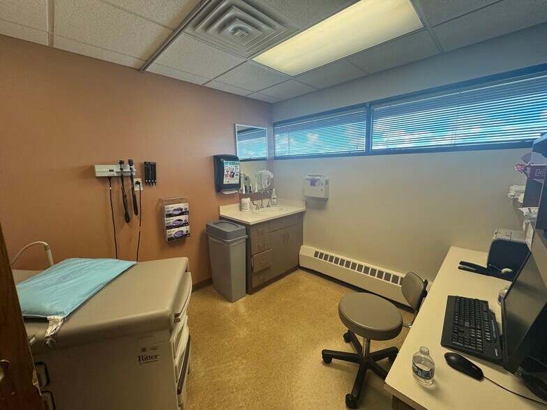 More Photos Of 1850 Beam Ave E, Maplewood Medical For Sale