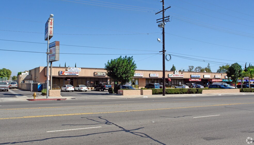 More Photos Of 10100-10122 Topanga Canyon Blvd, Chatsworth Freestanding For Lease