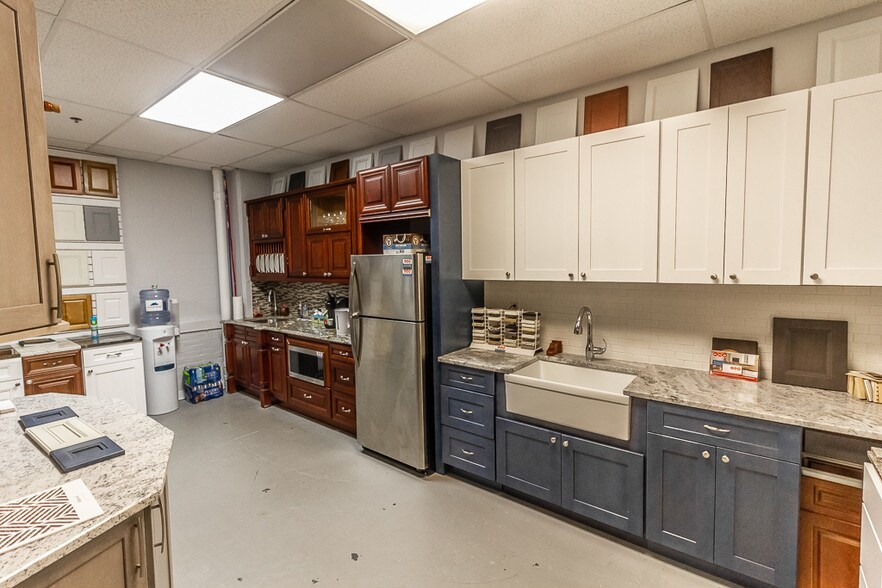 More Photos Of 89-91 Shelton Ave, New Haven Light Manufacturing For Lease