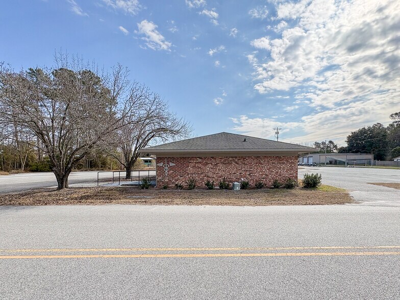 More Photos Of 137 Cedar Dr, Saint Stephen Office For Sale