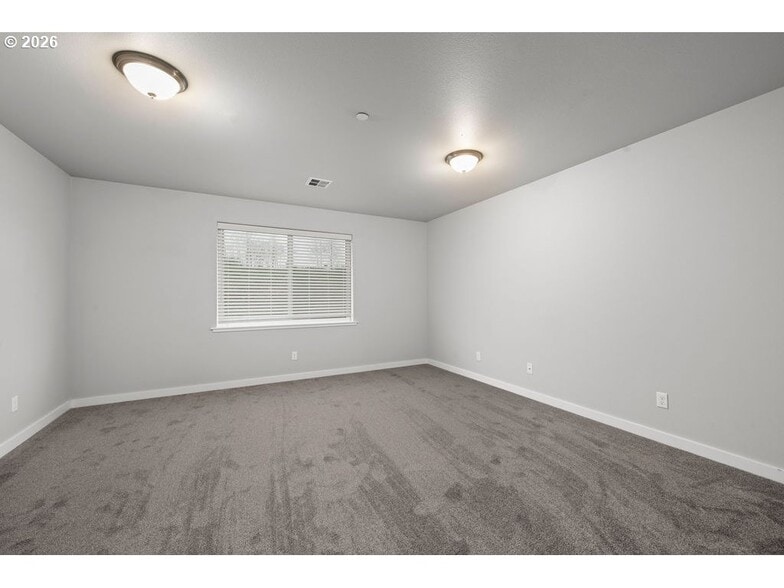 More Photos Of 1524 SE Honeysuckle Loop, Warrenton Apartments For Sale