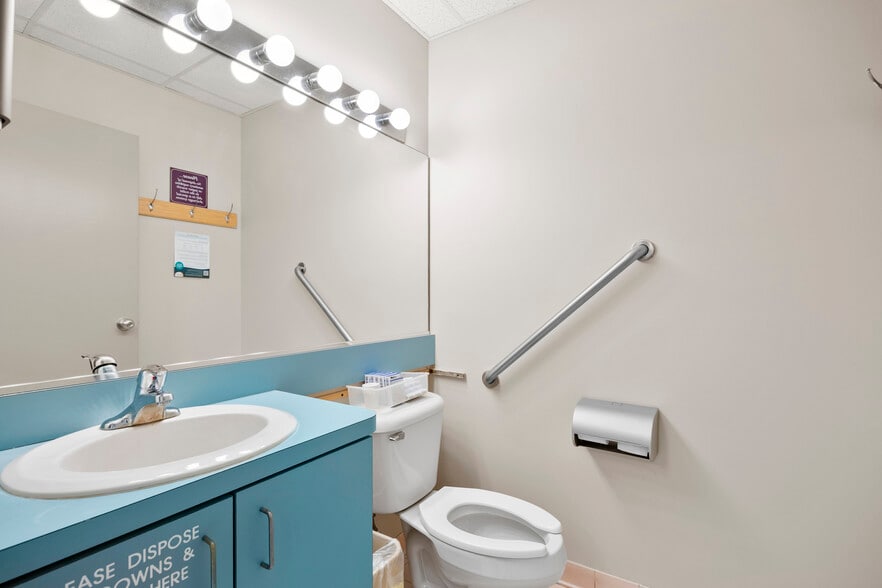 More Photos Of 2 Chelsea Pl, Clifton Park Medical For Sale