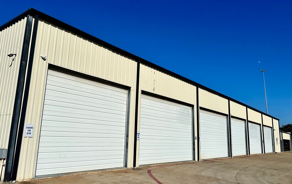 More Photos Of 1125 N Walton Walker Blvd, Irving Warehouse For Sale