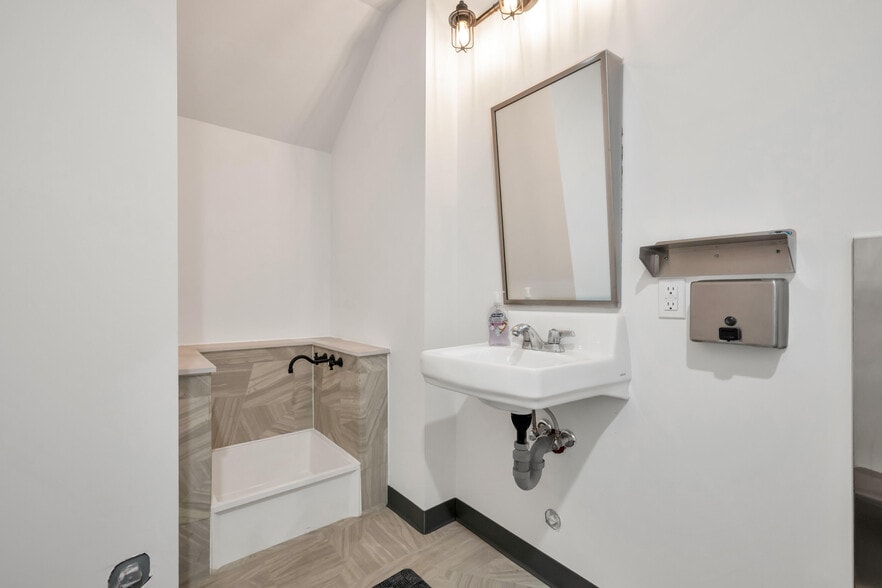 More Photos Of 17750 65A Av, Surrey Showroom For Sale