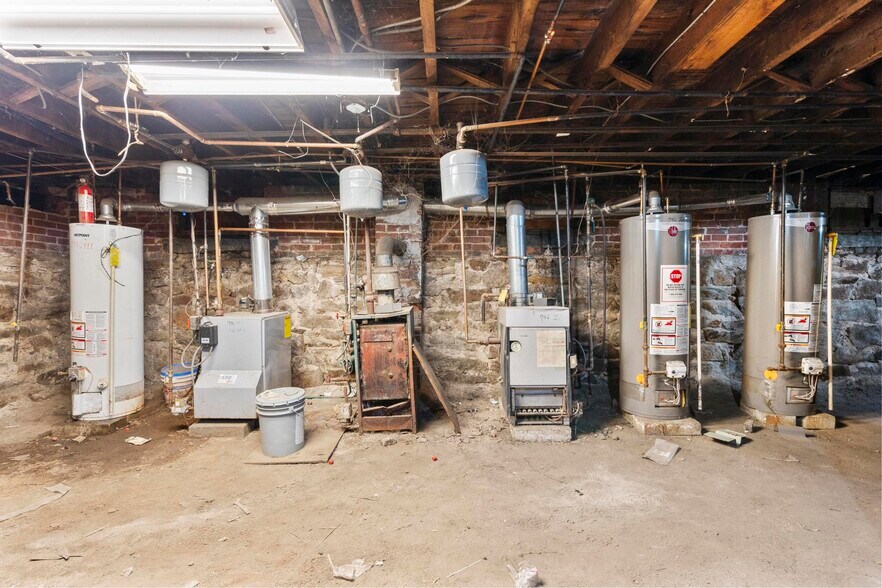 More Photos Of 746 Maple St, Bridgeport Apartments For Sale