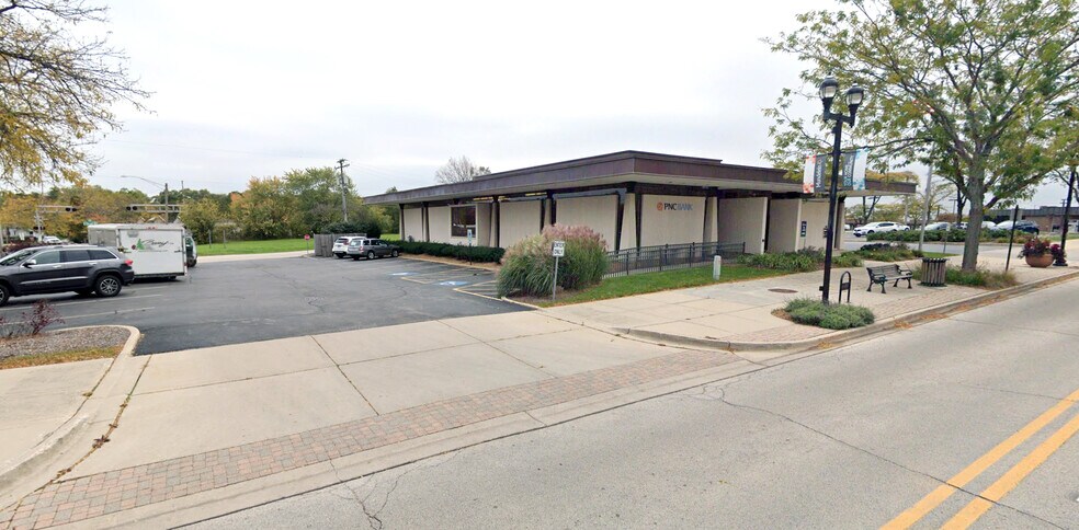 Primary Photo Of 469 N Seymour Ave, Mundelein General Retail For Sale