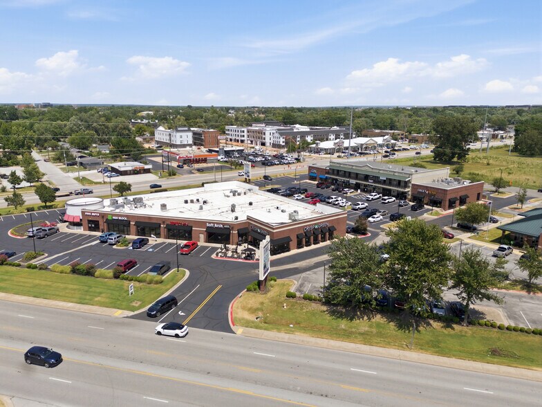 More Photos Of 201 SW 14th St, Bentonville Unknown For Lease