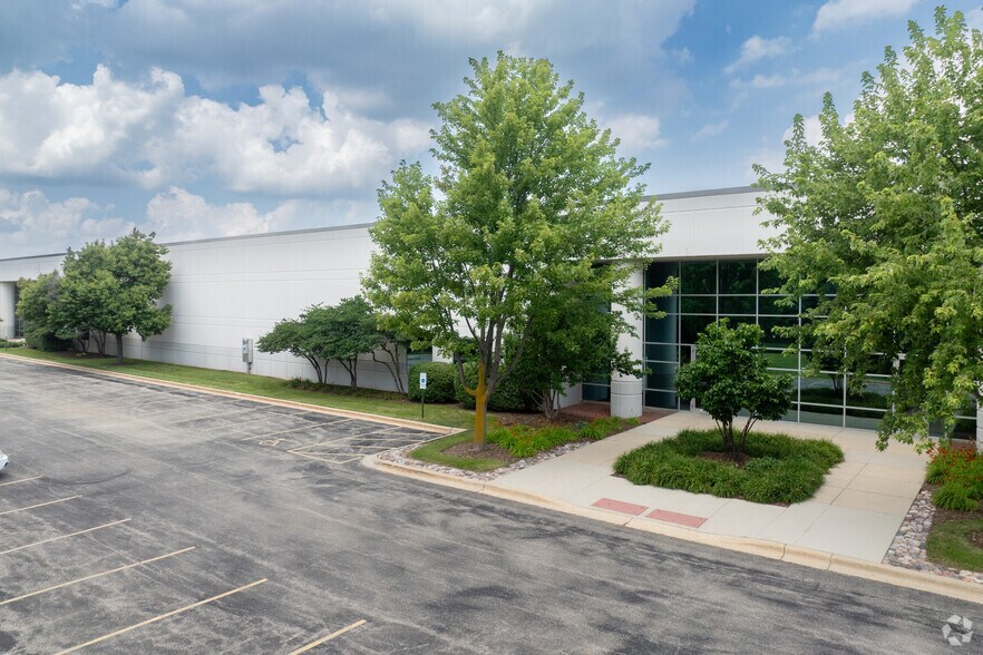 More Photos Of 3540-3630 Amhurst Pky, Waukegan Manufacturing For Lease