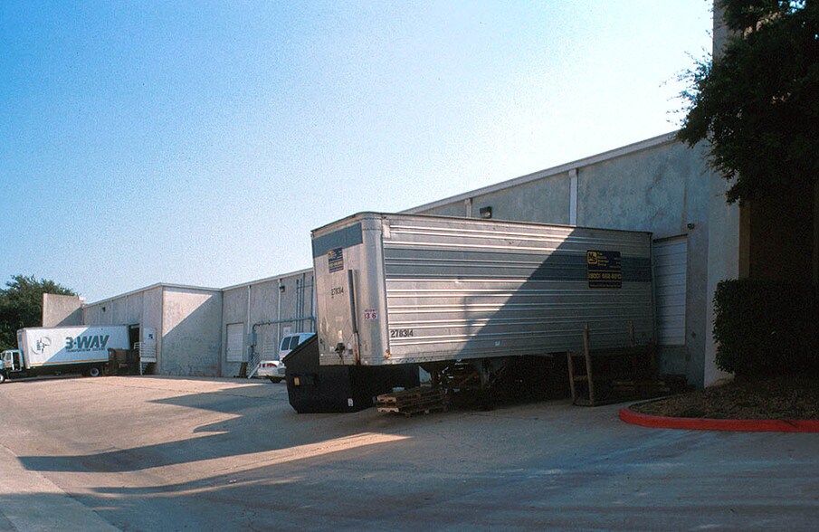 More Photos Of 2621 Ridgepoint Dr, Austin Light Distribution For Lease