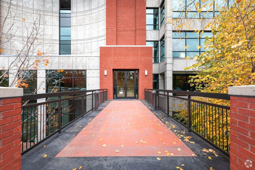 More Photos Of 100 Grandview Pl, Birmingham Office For Lease