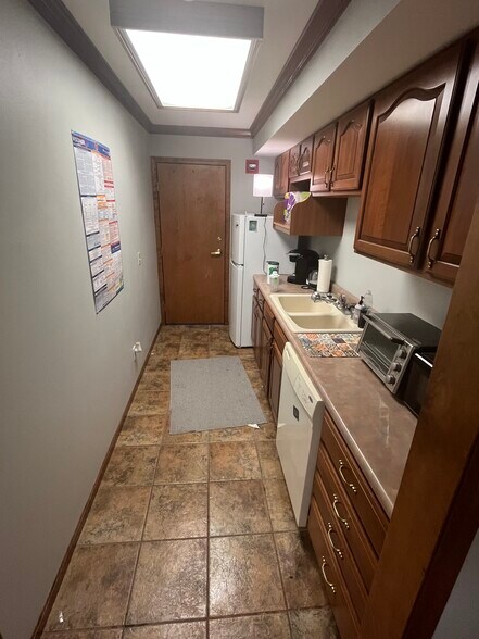 More Photos Of 6702 Stonefield Rd, Middleton Office For Lease