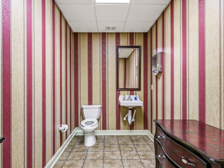 More Photos Of 101 Jack St, Hendersonville Bank For Sale
