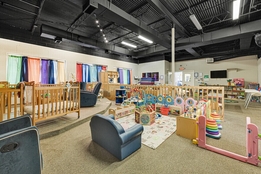 More Photos Of 2000 Cedar Dr, La Marque Freestanding For Sale