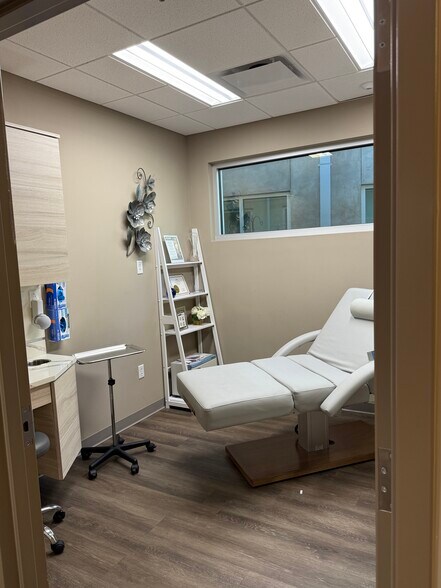 More Photos Of 5234 Little Rd, New Port Richey Medical For Lease