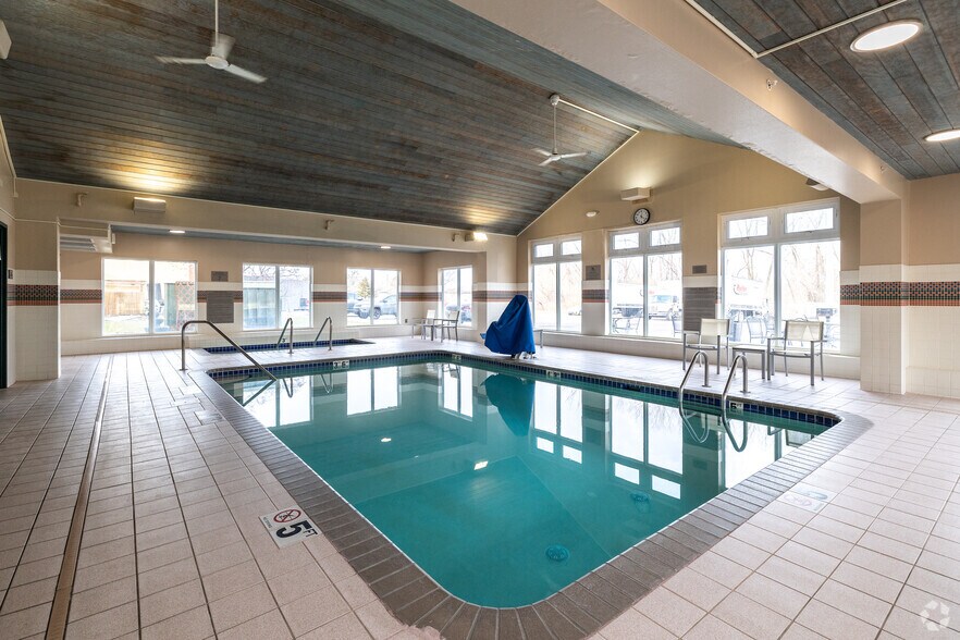 More Photos Of 2550 Freeway Blvd, Brooklyn Center Hotel For Sale
