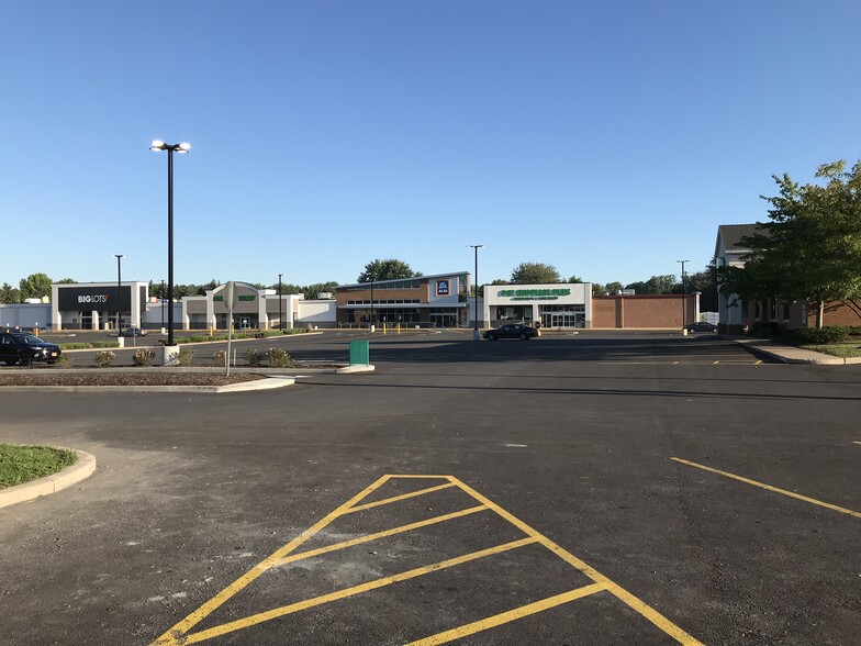 More Photos Of 800-810 Paul Rd, Rochester Unknown For Lease