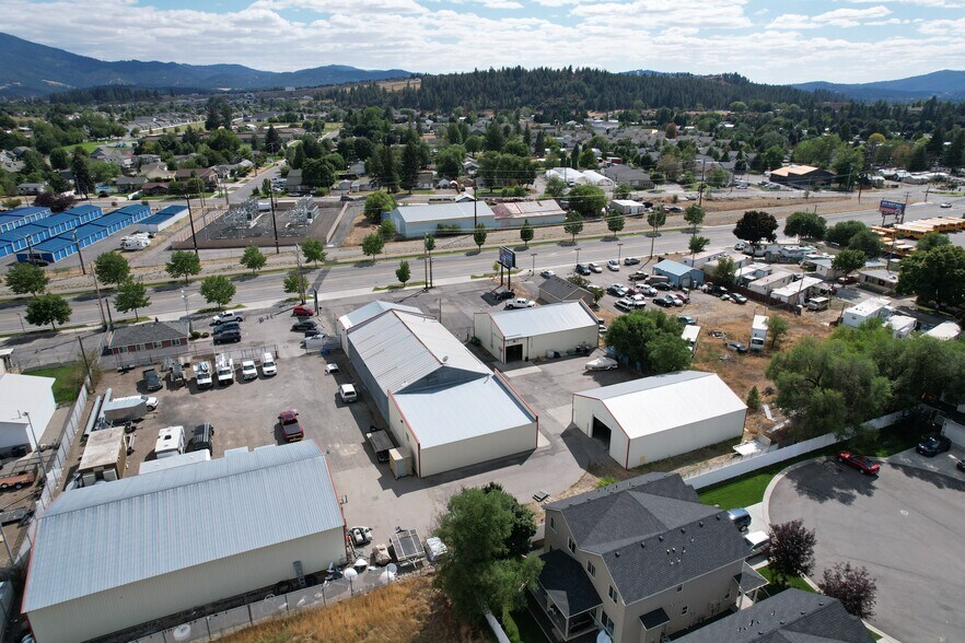 More Photos Of 17809 E Appleway Ave, Spokane Valley Showroom For Sale
