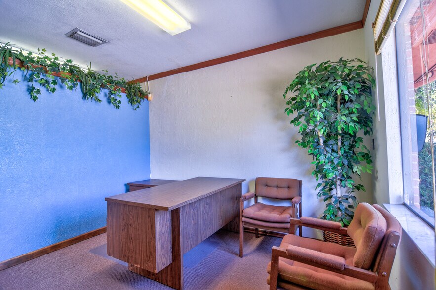 More Photos Of 11470 Oakhurst Rd, Largo Office For Sale