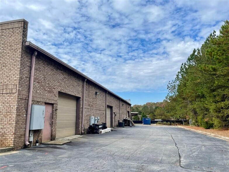 More Photos Of 4913 Summer Oak Dr, Buford Industrial For Lease