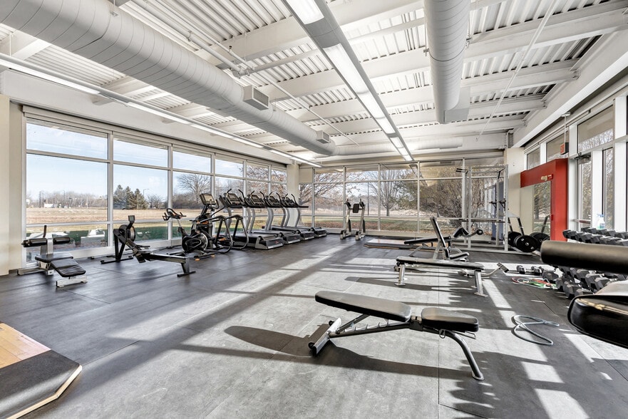 More Photos Of 3500 Packerland Dr, De Pere Office For Lease