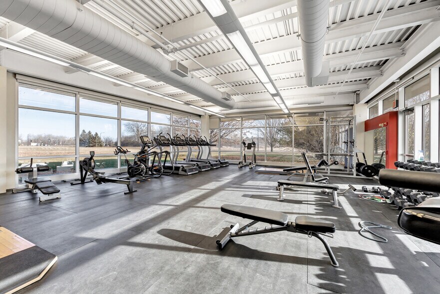 More Photos Of 3500 Packerland Dr, De Pere Office For Lease